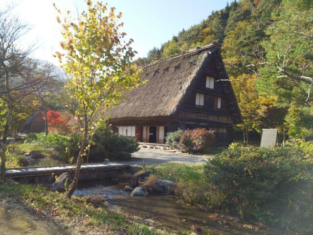 紅葉の白川郷へ