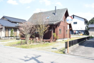 砺波市 貸家 徳万ログハウス 入居者募集中!!